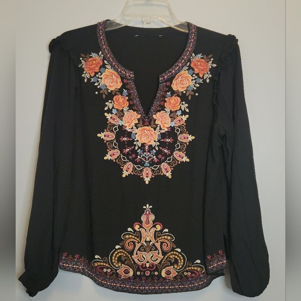 ANDREE BY UNIT Black Top with Floral Embroidery Size Medium